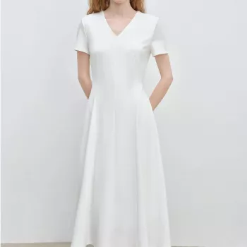 Best Shoes to Wear With an A-Line Midi Dress